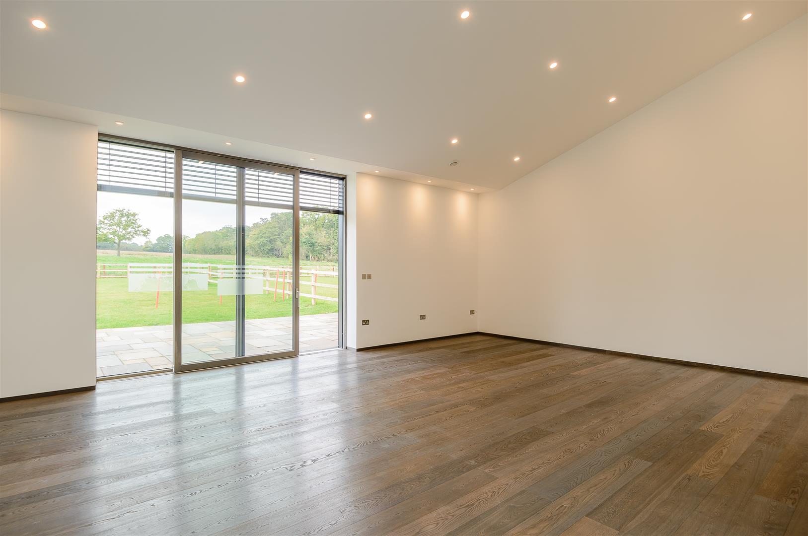 5 Bedrooms, House - Semi-Detached